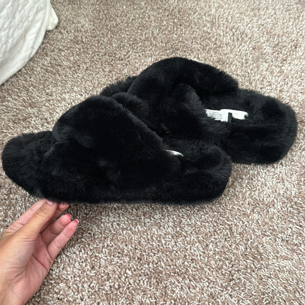 H&M Fuzzy Black Slippers - size 9 - Picture 2 of 3